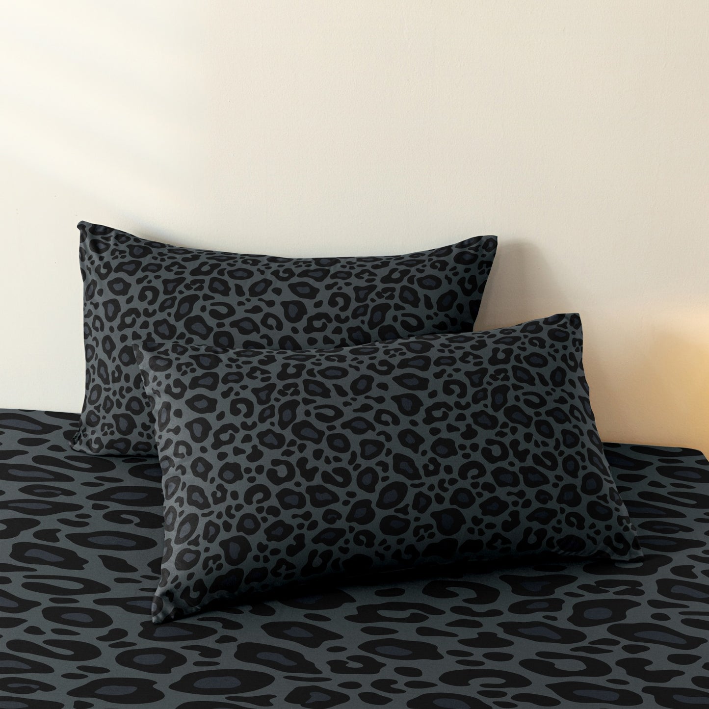 Dreammers 3D Gradient Black Leopard Print Duvet Cover Set, Luxury Animal Print Soft Bedding Set with Pillowcases